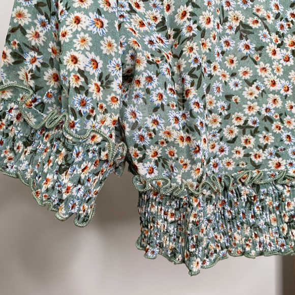 Baby Blue Floral V-Neck Crop Top - Picture 6 of 6